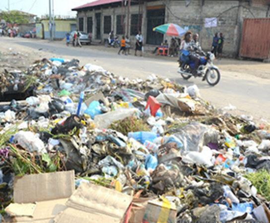 Dans la Capitale, guerre des poubelles entre Ngobila Mbaka et Kimona Bononge